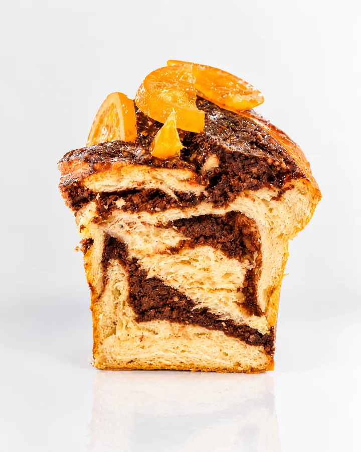 Babka cu ciocolată și portocale, tăiat